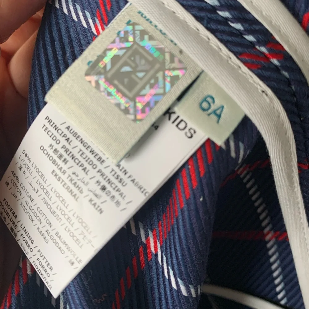 Fendi Junior Jacket
Navy blue  junior blazer - Picture 8 of 9
